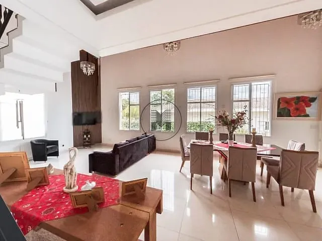 Casa com 700m² 8 quartos e 5 banheiros, à venda, no bairro São Dimas em Guaratinguetá