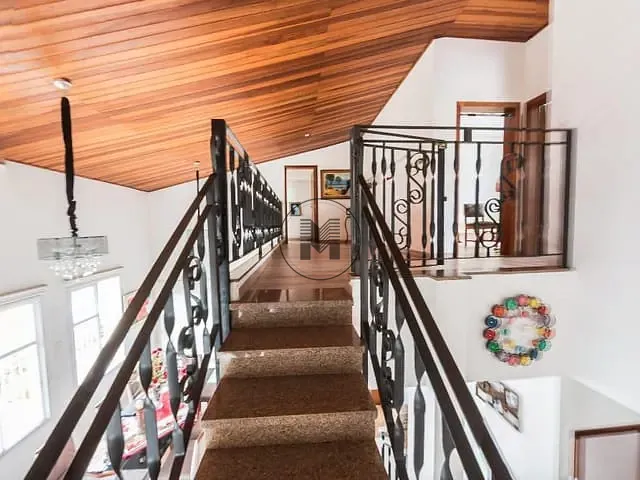 Casa com 700m² 8 quartos e 5 banheiros, à venda, no bairro São Dimas em Guaratinguetá