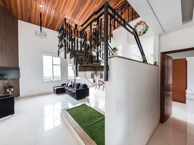 Casa com 700m² 8 quartos e 5 banheiros, à venda, no bairro São Dimas em Guaratinguetá