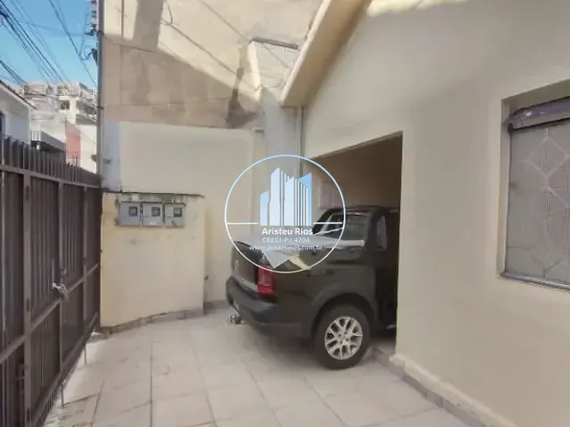 Casa com 200m² 5 quartos e 2 banheiros, para alugar, no bairro Centro em Pouso Alegre