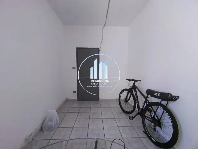 Casa com 200m² 5 quartos e 2 banheiros, para alugar, no bairro Centro em Pouso Alegre
