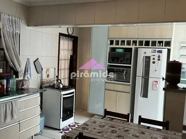 Casa com 10m² 3 quartos e 2 banheiros, à venda, no bairro Conjunto Residencial Trinta e Um de Março em São José Dos Campos