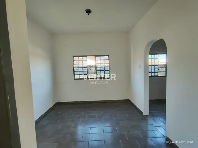 Casa 2 quartos e 1 banheiro, para alugar, no bairro Jardim Independência em Taubaté