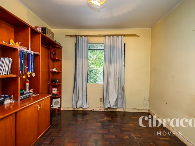 Casa 4 quartos e 3 banheiros, à venda, no bairro Santa Quitéria em Curitiba