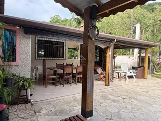 Casa com 400m² 4 quartos e 3 banheiros, à venda, no bairro Canto do Bora Bora em São Sebastião