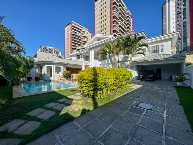 Casa com 586m² 5 quartos e 8 banheiros, à venda, no bairro Barra da Tijuca em Rio de Janeiro