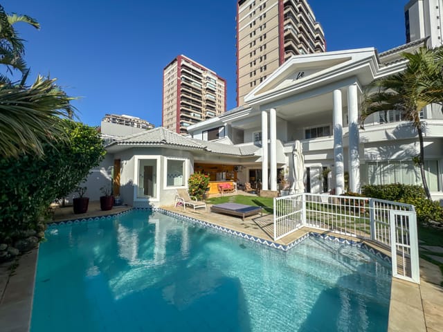 Casa com 586m² 5 quartos e 8 banheiros, à venda, no bairro Barra da Tijuca em Rio de Janeiro