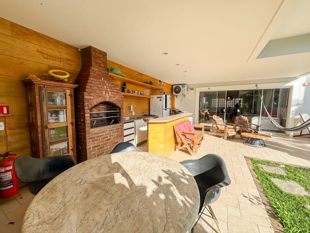 Casa com 586m² 5 quartos e 8 banheiros, à venda, no bairro Barra da Tijuca em Rio de Janeiro