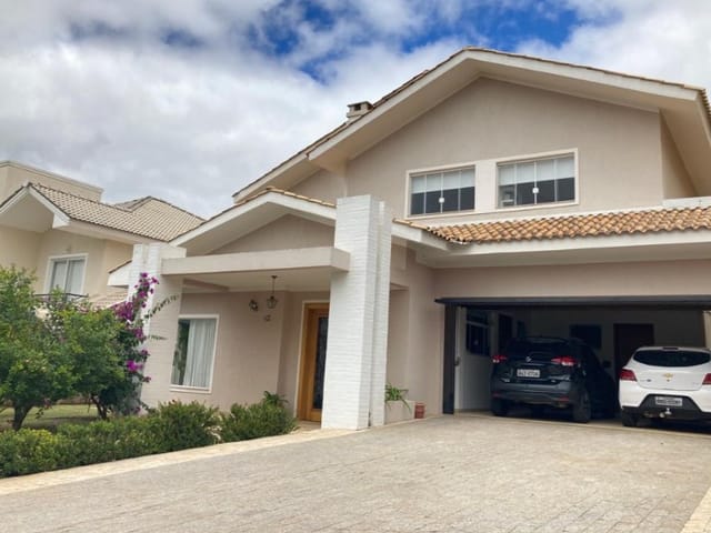Casa com 465m² 4 quartos e 4 banheiros, à venda, no bairro Oficinas em Ponta Grossa