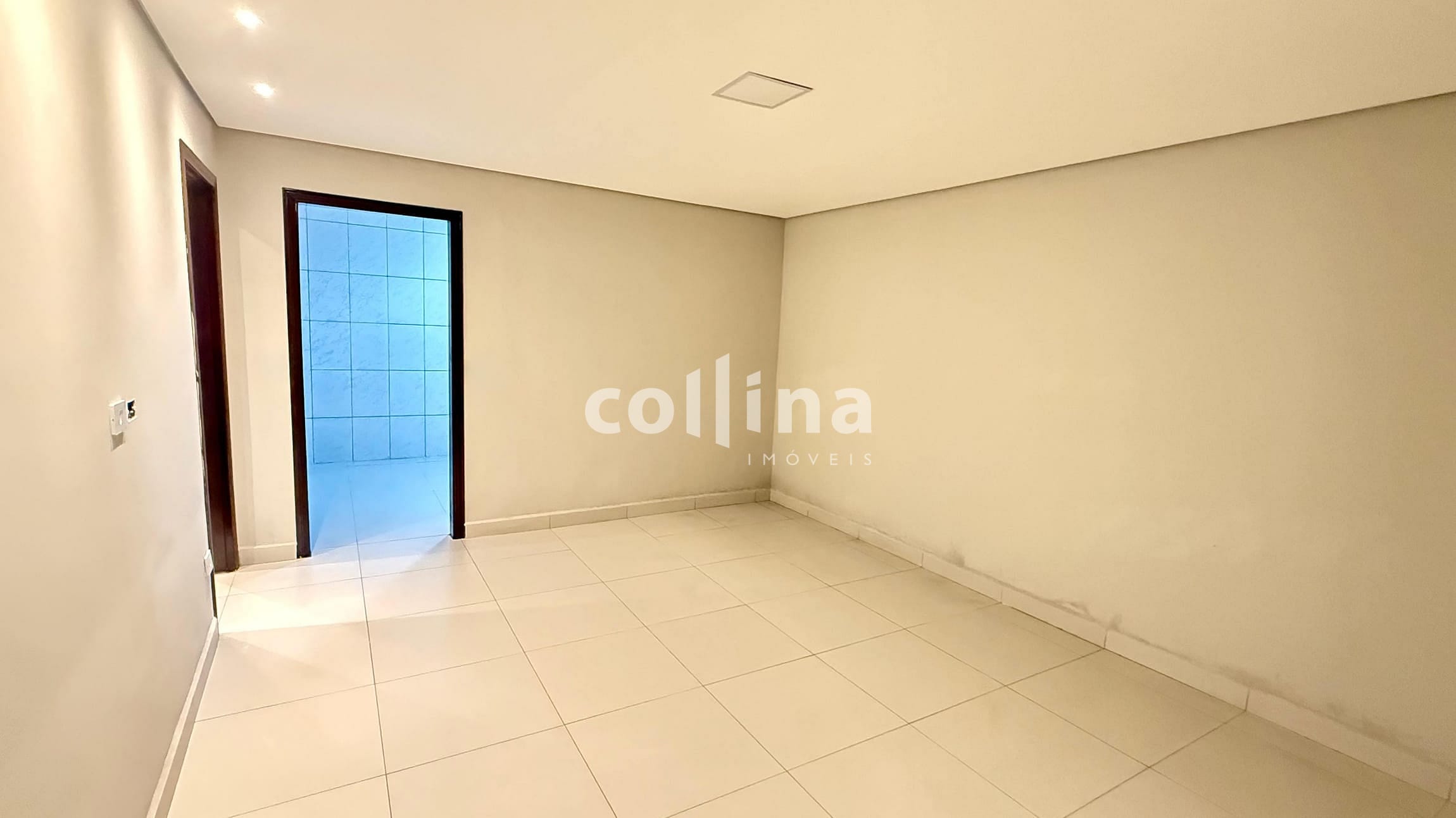 Casa à venda com 3 quartos, 10m² - Foto 2