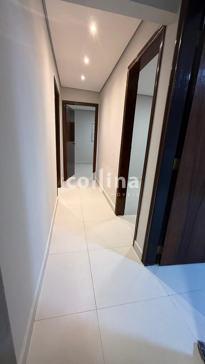 Casa à venda com 3 quartos, 10m² - Foto 4