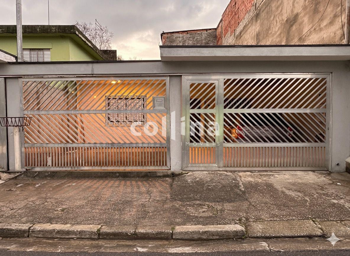 Casa à venda com 3 quartos, 10m² - Foto 1