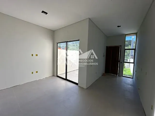 Casa 2 quartos e 1 banheiro, à venda, no bairro Forquilhas em São José