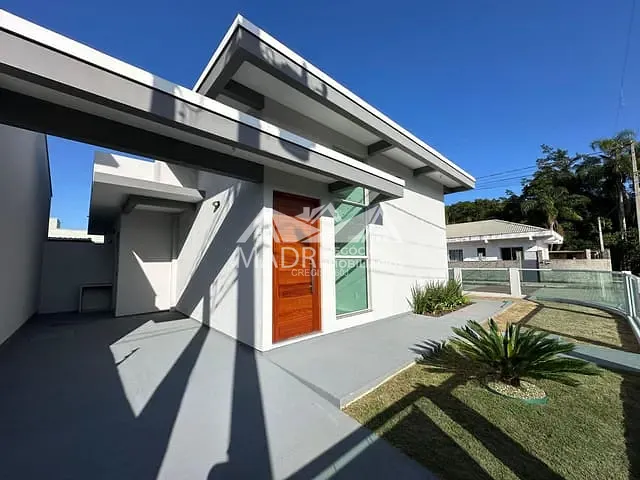 Casa 2 quartos e 2 banheiros, à venda, no bairro Forquilhas em São José