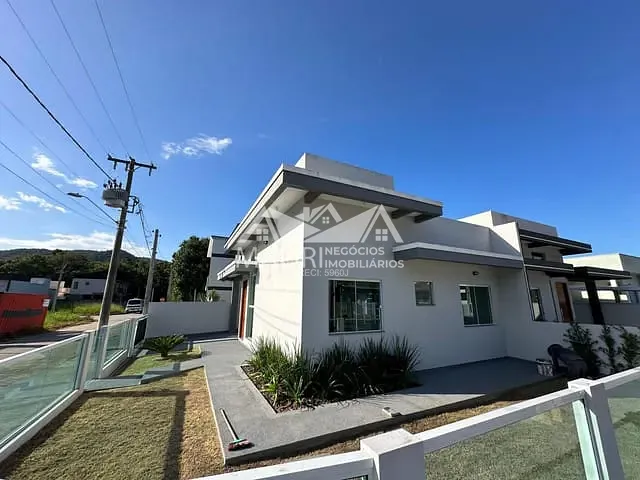 Casa 2 quartos e 2 banheiros, à venda, no bairro Forquilhas em São José