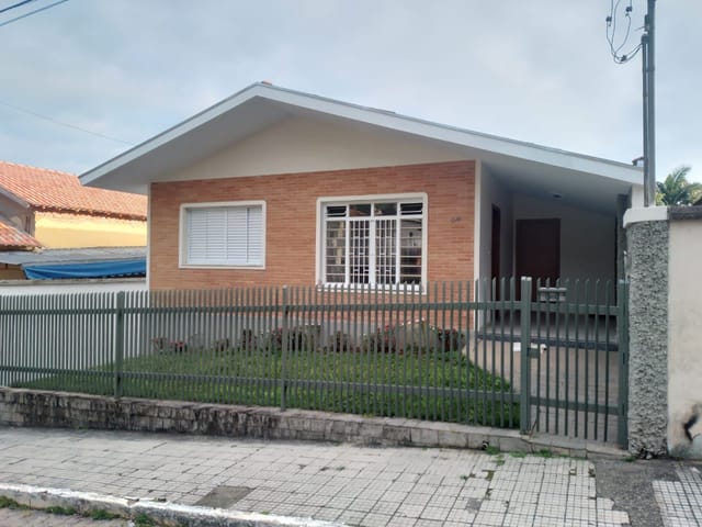 Casa com 236m² 3 quartos e 2 banheiros, à venda, no bairro Centro em Caldas