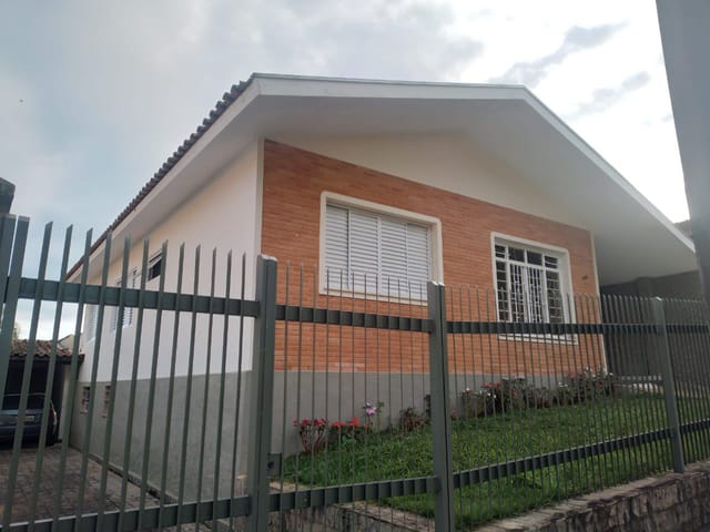 Casa com 236m² 3 quartos e 2 banheiros, à venda, no bairro Centro em Caldas