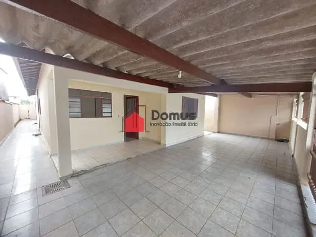Casa com 250m², à venda, no bairro Conjunto Residencial Araretama em Pindamonhangaba