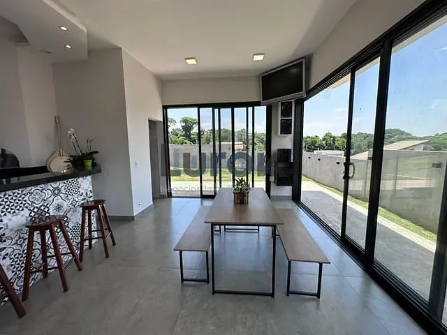 Casa com 800m² 3 quartos e 5 banheiros, à venda, no bairro Vila São José em Valinhos