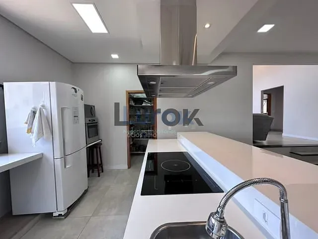 Casa com 800m² 3 quartos e 5 banheiros, à venda, no bairro Vila São José em Valinhos