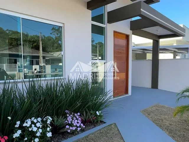 Casa 2 quartos e 2 banheiros, à venda, no bairro Forquilhas em São José
