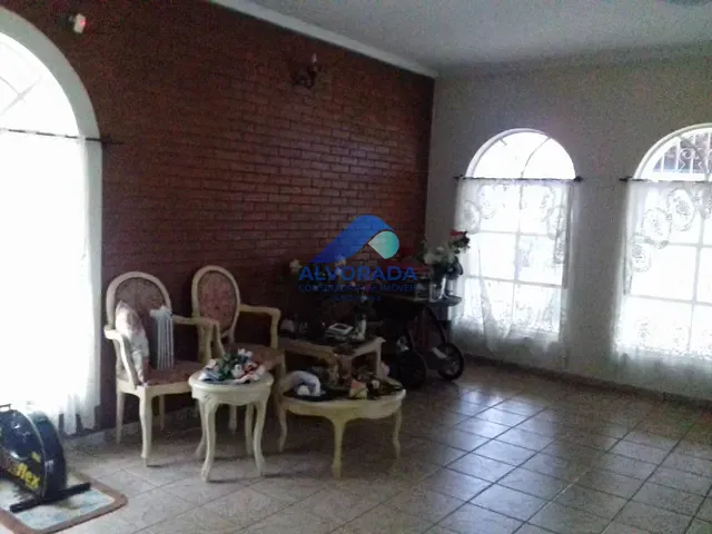 Casa com 1060m² 3 quartos e 2 banheiros, à venda, no bairro Jardim das Indústrias em São José dos Campos