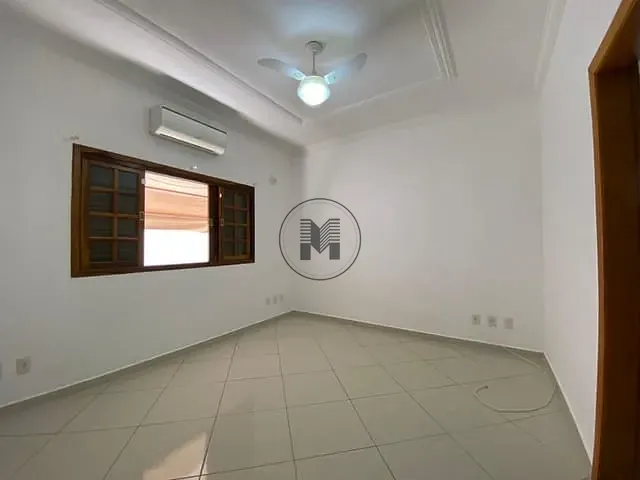 Casa 4 quartos e 5 banheiros, à venda, no bairro Vila Paraíba em Guaratinguetá