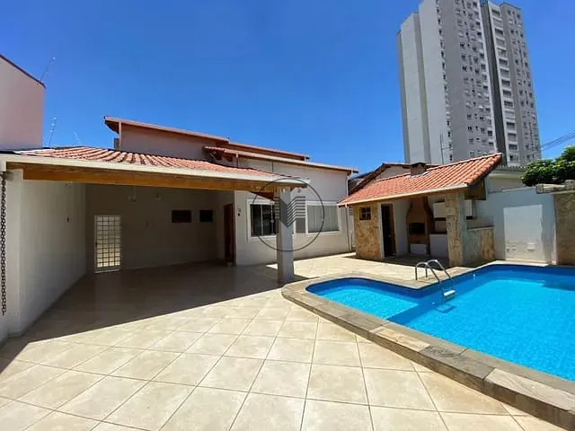 Casa 4 quartos e 5 banheiros, à venda, no bairro Vila Paraíba em Guaratinguetá