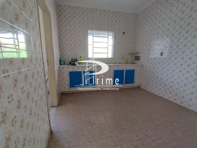 Casa com 300m² 3 quartos e 1 banheiro, à venda, no bairro Centro em São Gonçalo