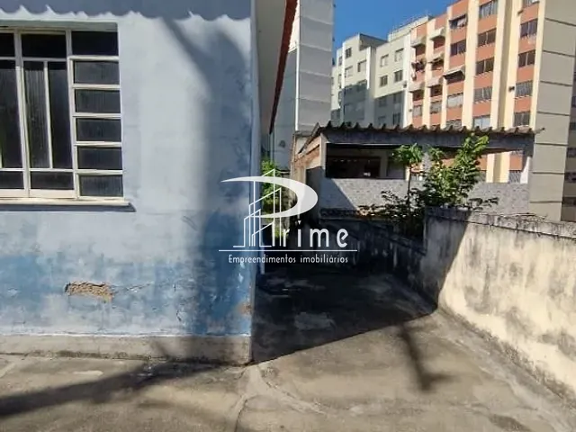 Casa com 300m² 3 quartos e 1 banheiro, à venda, no bairro Centro em São Gonçalo