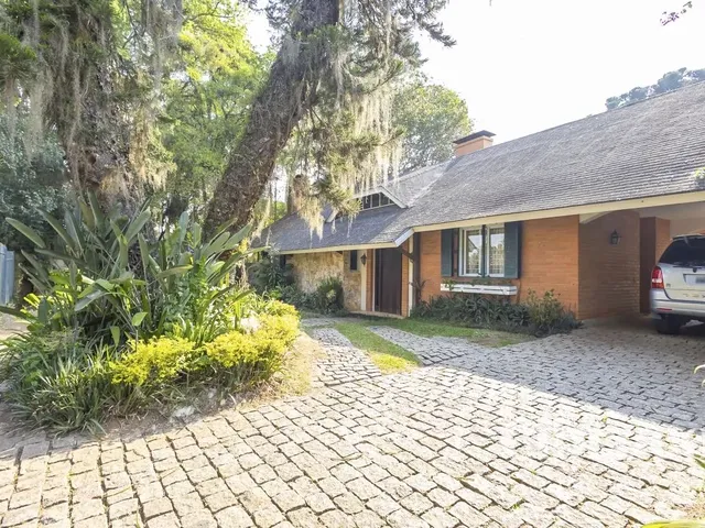 Casa com 1350m² 6 quartos e 9 banheiros, à venda, no bairro Bacacheri em Curitiba