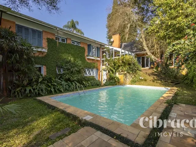 Casa com 1350m² 6 quartos e 9 banheiros, à venda, no bairro Bacacheri em Curitiba