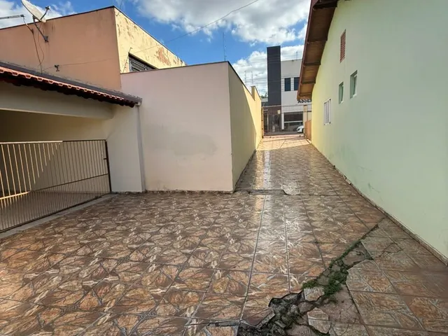Casa 3 quartos e 2 banheiros, para alugar, no bairro Parque Residencial Ana Rosa em Cambé