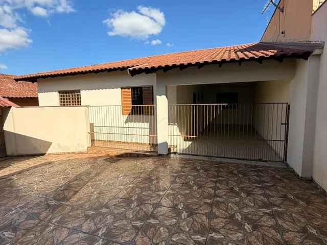 Casa 3 quartos e 2 banheiros, para alugar, no bairro Parque Residencial Ana Rosa em Cambé