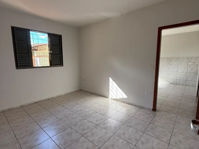 Casa 3 quartos e 2 banheiros, para alugar, no bairro Parque Residencial Ana Rosa em Cambé