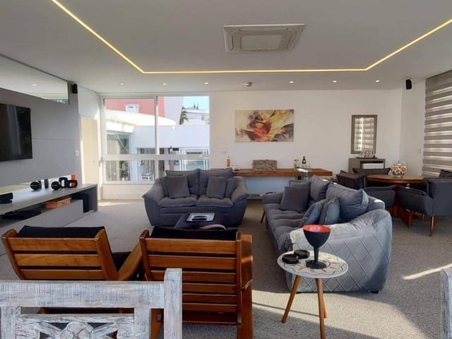 Casa com 904m² 4 quartos e 6 banheiros, à venda ou para alugar, no bairro Jardim Nova São João em São João da Boa Vista