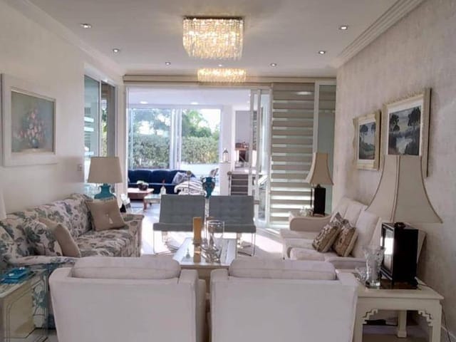 Casa com 904m² 4 quartos e 6 banheiros, à venda ou para alugar, no bairro Jardim Nova São João em São João da Boa Vista