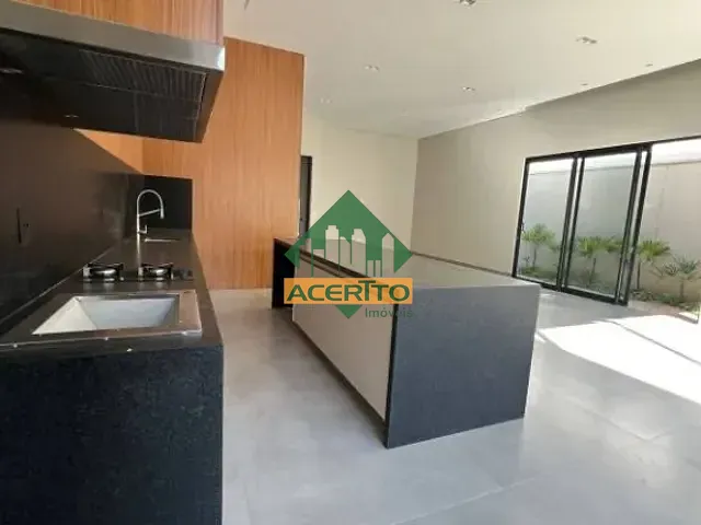 Casa com 450m² 3 quartos e 5 banheiros, à venda ou para alugar, no bairro Iporã em Araçatuba