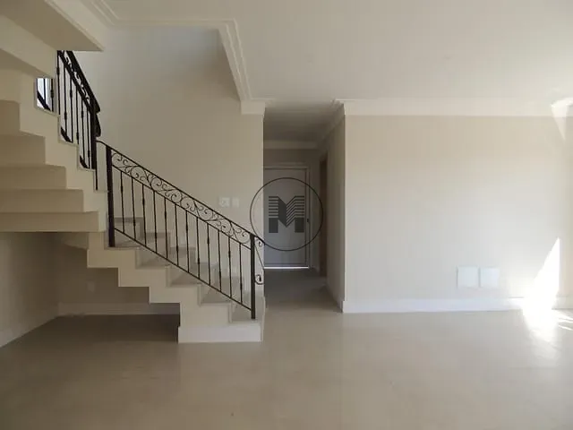 Casa com 312m² 3 quartos e 5 banheiros, à venda, no bairro Village Mantiqueira em Guaratinguetá