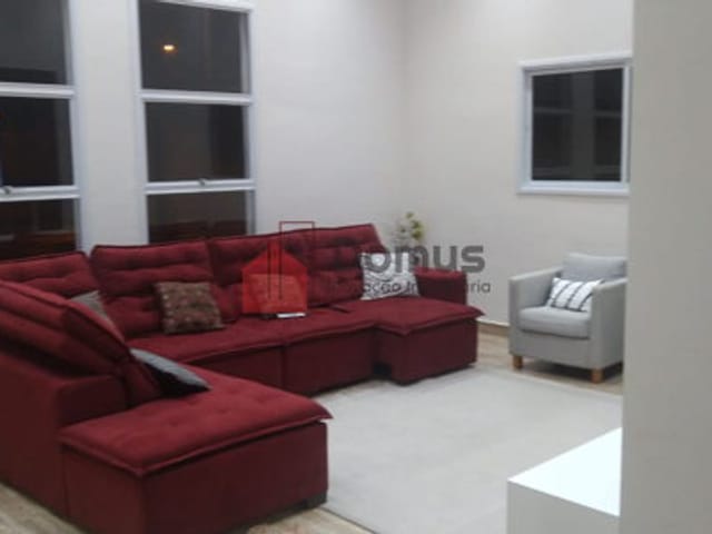 Casa com 435m², à venda, no bairro Mombaça em Pindamonhangaba