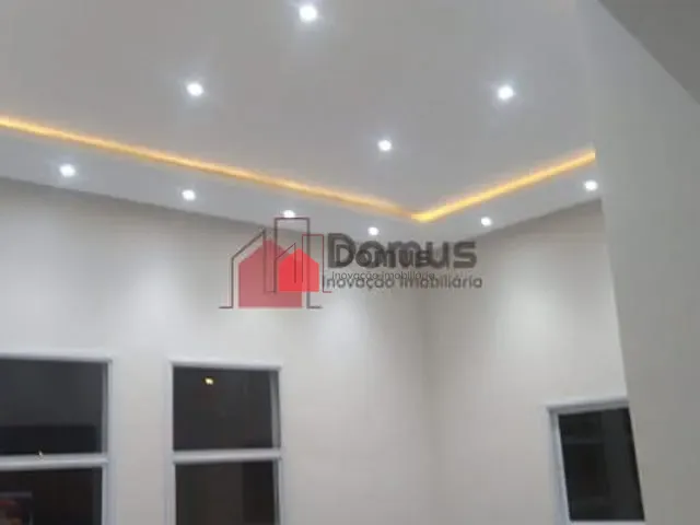 Casa com 435m², à venda, no bairro Mombaça em Pindamonhangaba