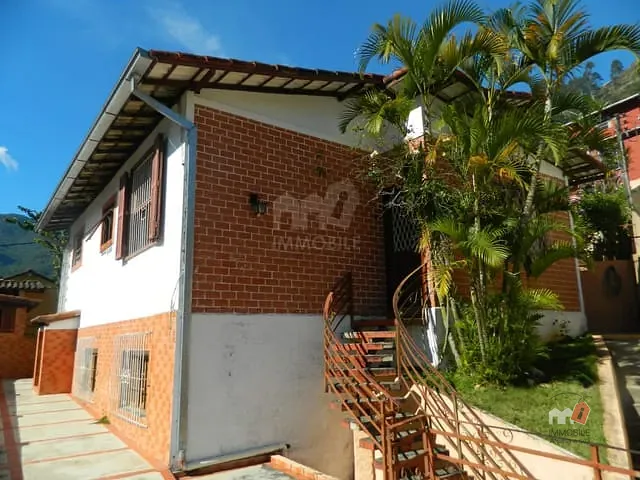 Casa com 582m², à venda, no bairro Morin em Petrópolis