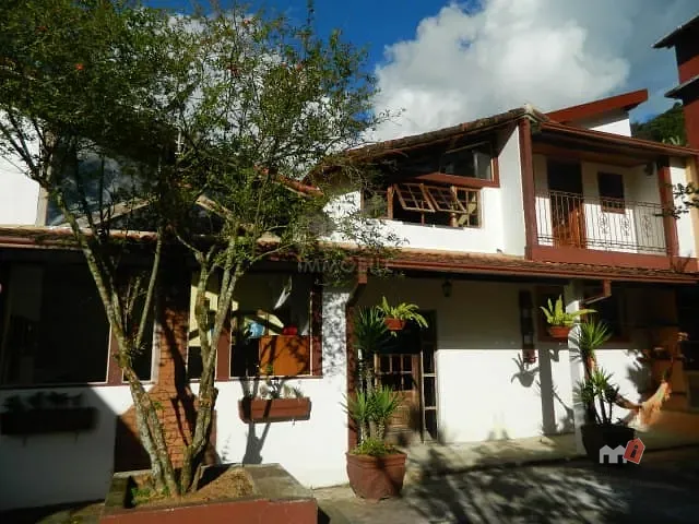 Casa com 582m², à venda, no bairro Morin em Petrópolis