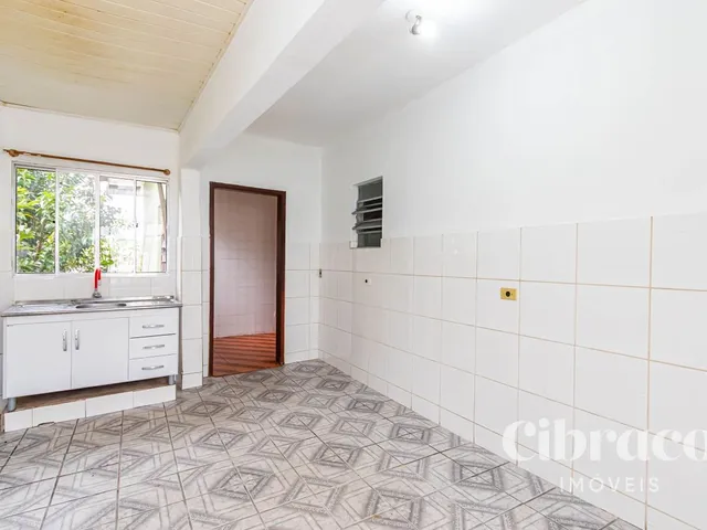 Casa 3 quartos e 1 banheiro, para alugar, no bairro Novo Mundo em Curitiba