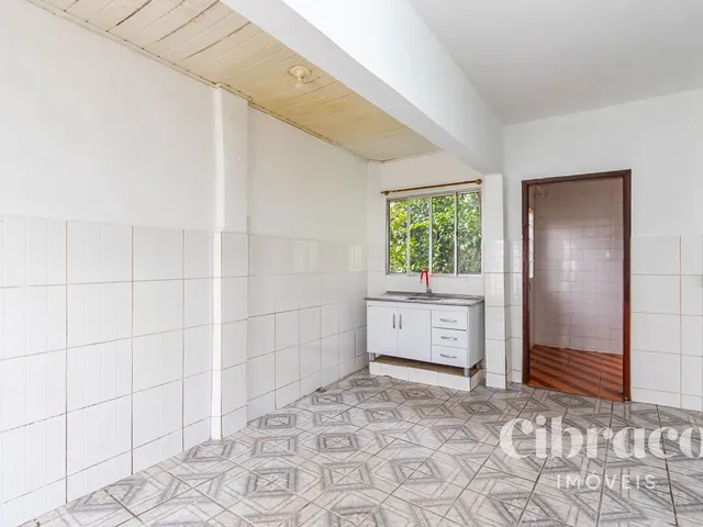 Casa 3 quartos e 1 banheiro, para alugar, no bairro Novo Mundo em Curitiba