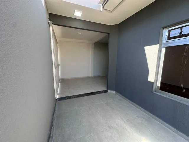 Casa 3 quartos e 2 banheiros, para alugar, no bairro Jardim Alvorada em Cambé