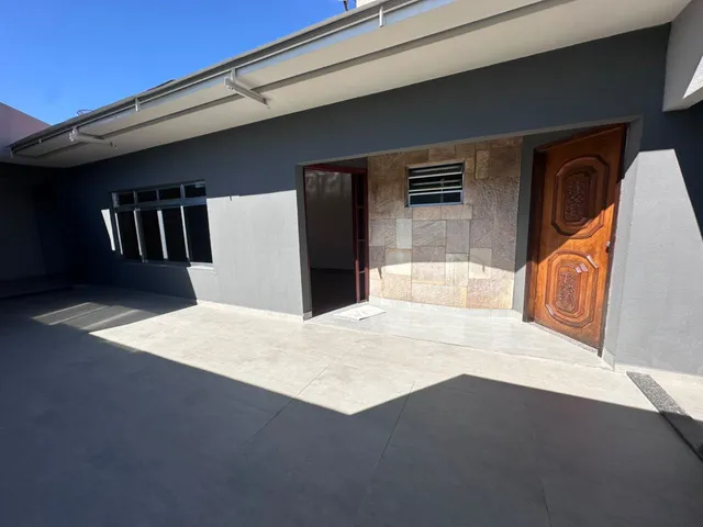 Casa 3 quartos e 2 banheiros, para alugar, no bairro Jardim Alvorada em Cambé