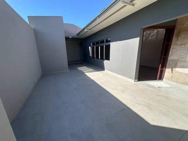 Casa 3 quartos e 2 banheiros, para alugar, no bairro Jardim Alvorada em Cambé