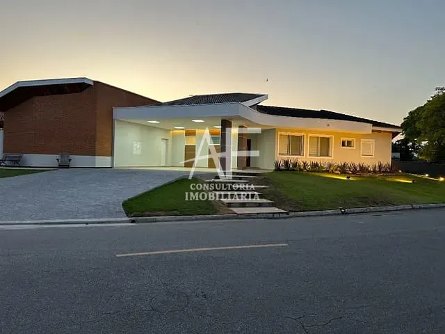 Casa com 1000m² 4 quartos e 5 banheiros, à venda, no bairro Condomínio Vale do Sol em Tremembé