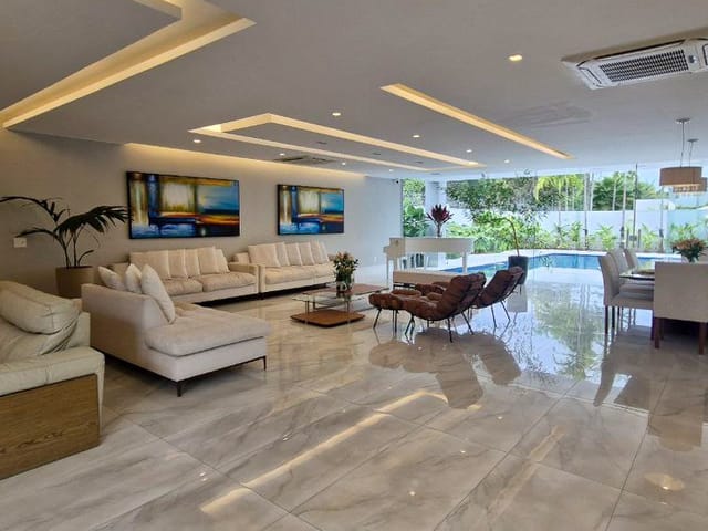 Casa com 700m² 5 quartos e 8 banheiros, à venda, no bairro Barra da Tijuca em Rio de Janeiro